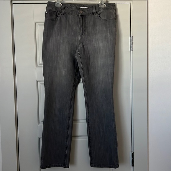 Chico’s‎ Platinum washed gray 5 pocket slim leg jeans Sz 8 short - Picture 2 of 9